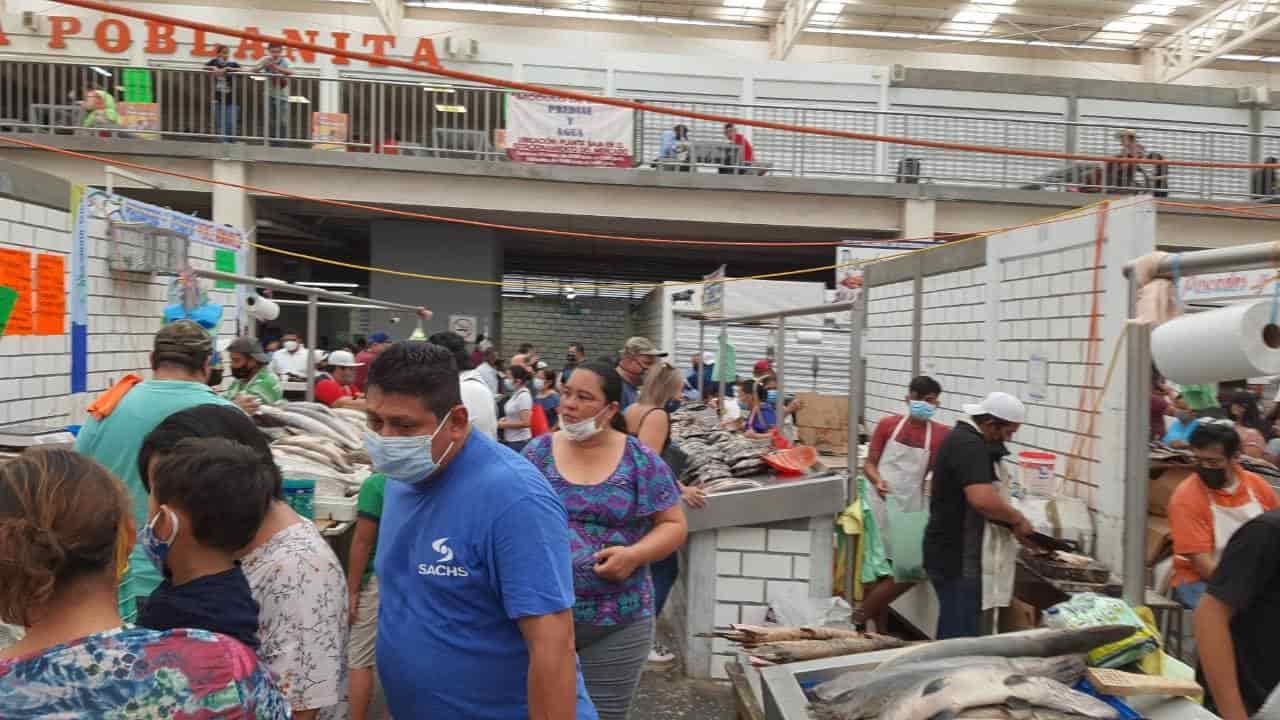 Abarrotan compradores mercados de Villahermosa Abarrotan compradores mercados de Villahermosa