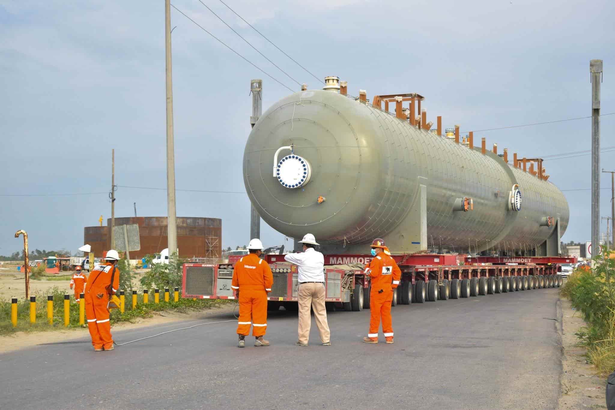 Movilizan “desaladora” del puerto de Dos Bocas a refinería