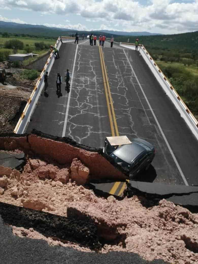 Se desploma puente elevado en carretera de San Luis Potosí