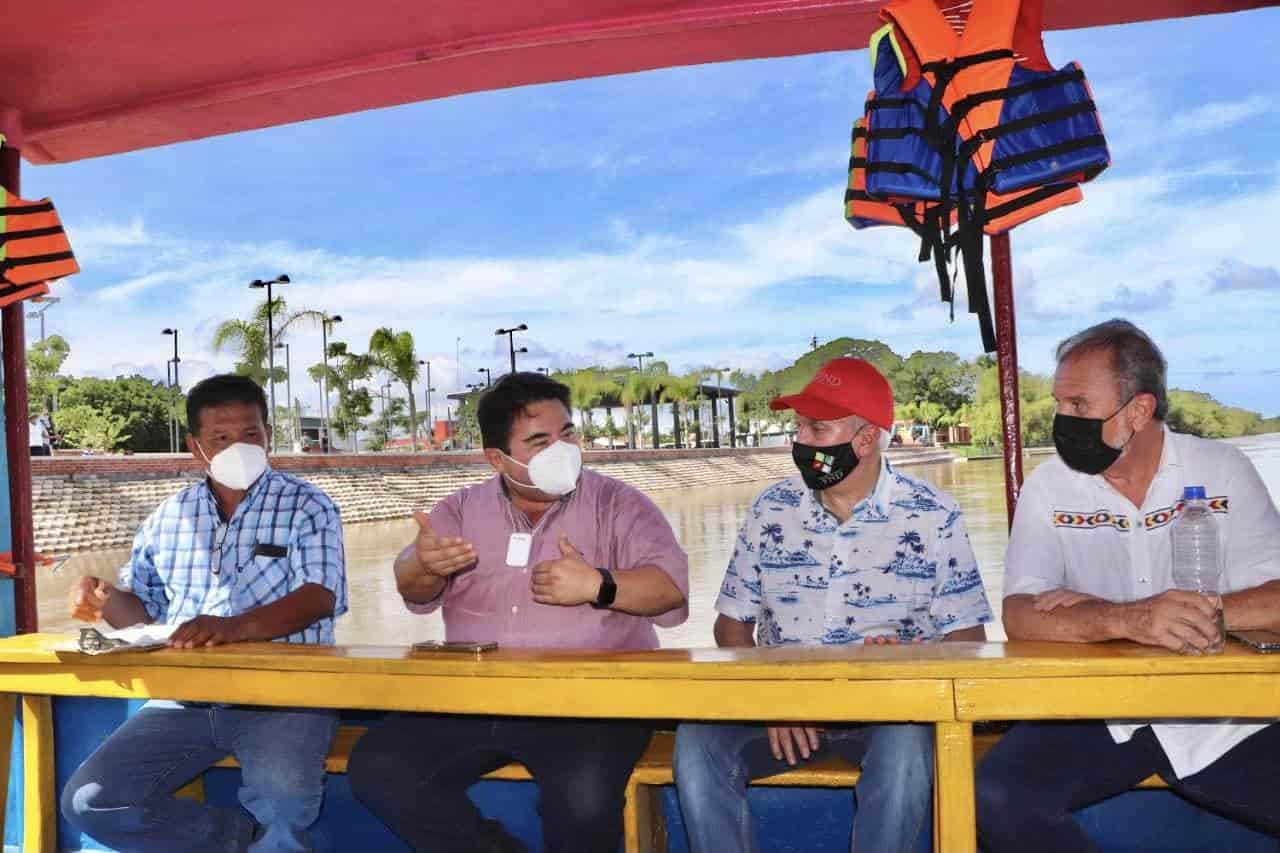 Proyecta Turismo a Villa Tepetitán como “Pueblo Pintoresco”; la tierra natal de AMLO tiene su primer prototipo de trajinera Proyecta Turismo a Villa Tepetitán como “Pueblo Pintoresco”; la tierra natal de AMLO tiene su primer prototipo de trajinera