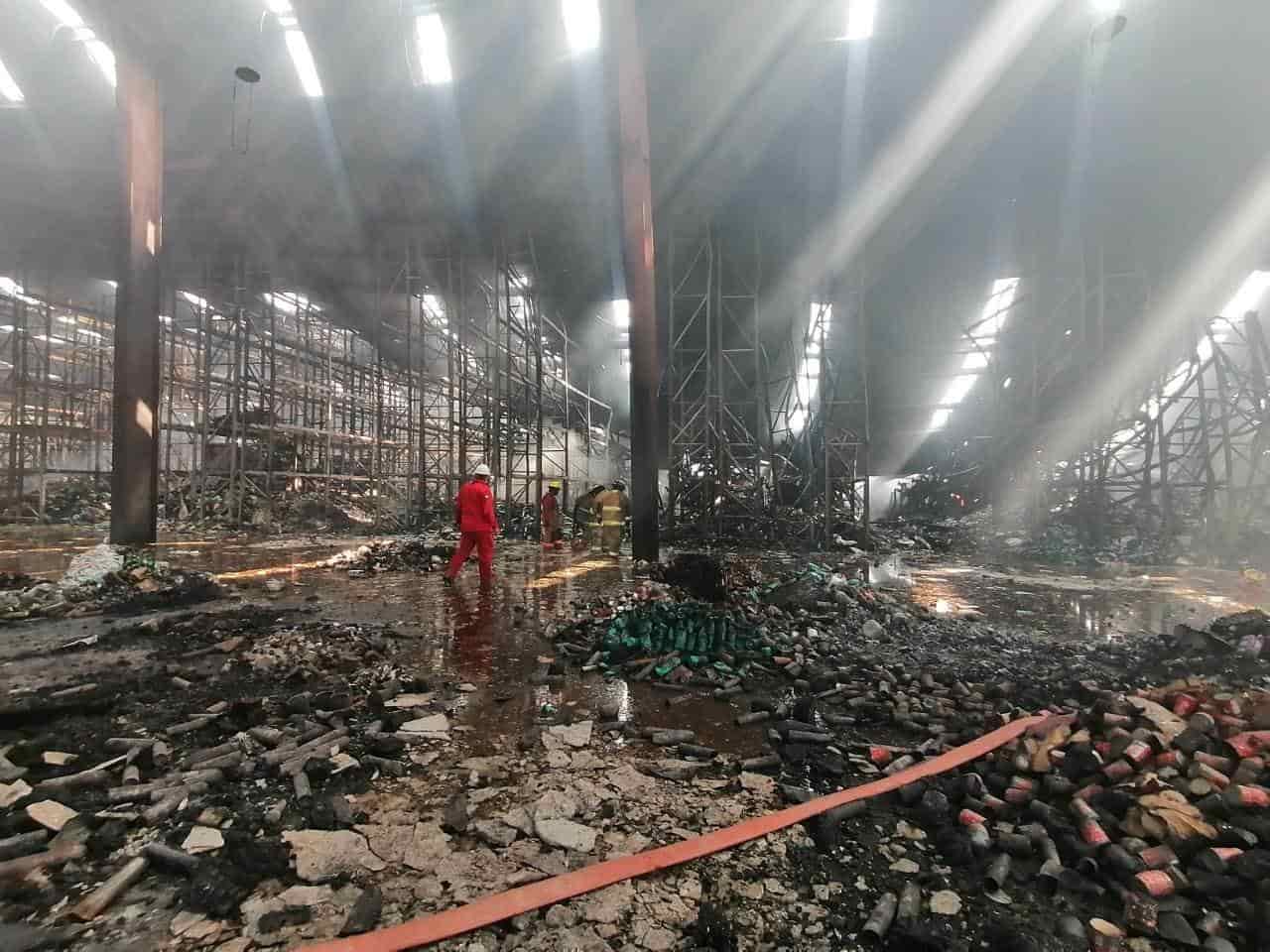 Inundan CEDIS de Súper Sánchez para extinguir el incendio Inundan CEDIS de Súper Sánchez para extinguir el incendio
