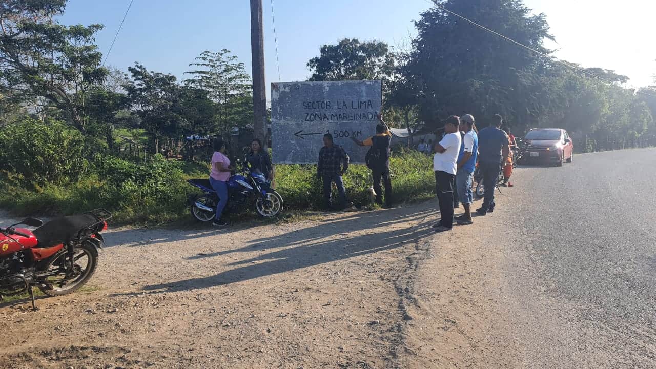 Bloquean pobladores de Acachapan y Colmena pozo petrolero Bloquean pobladores de Acachapan y Colmena pozo petrolero
