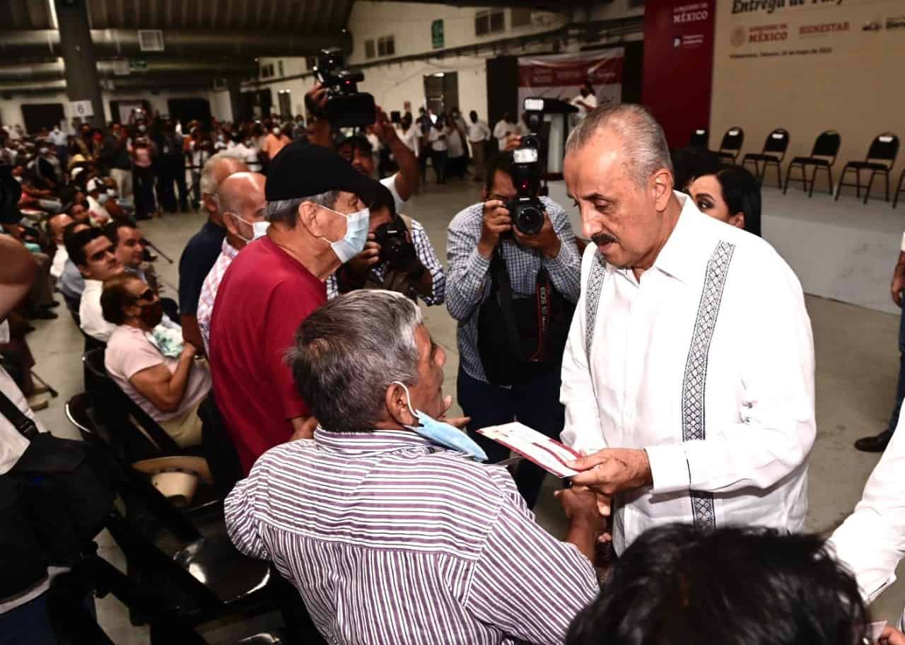 Entregan en Tabasco tarjetas del Banco del Bienestar