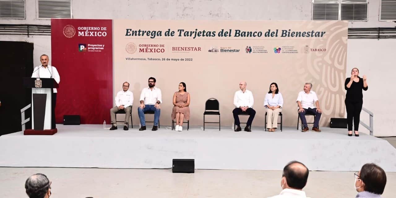 Entregan en Tabasco tarjetas del Banco del Bienestar