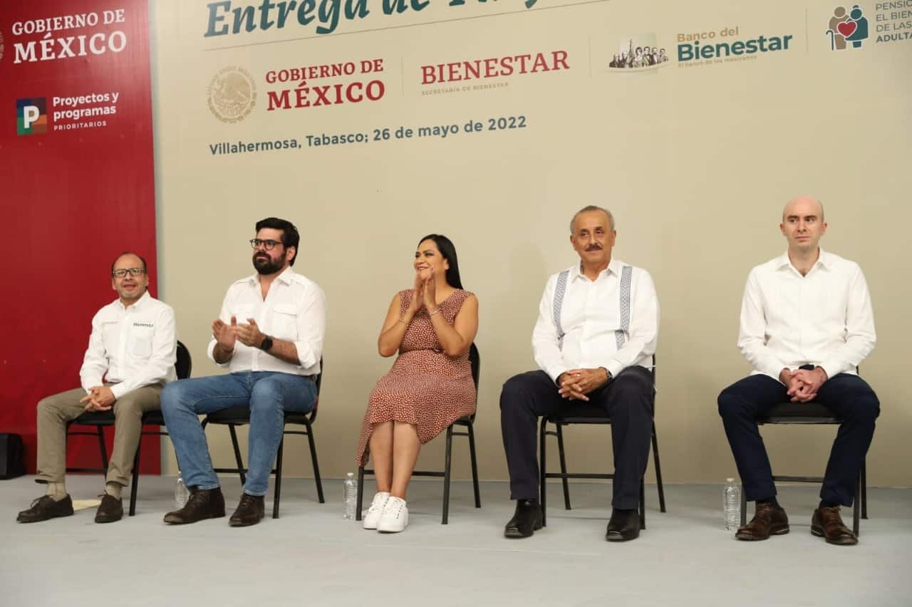 Entregan en Tabasco tarjetas del Banco del Bienestar