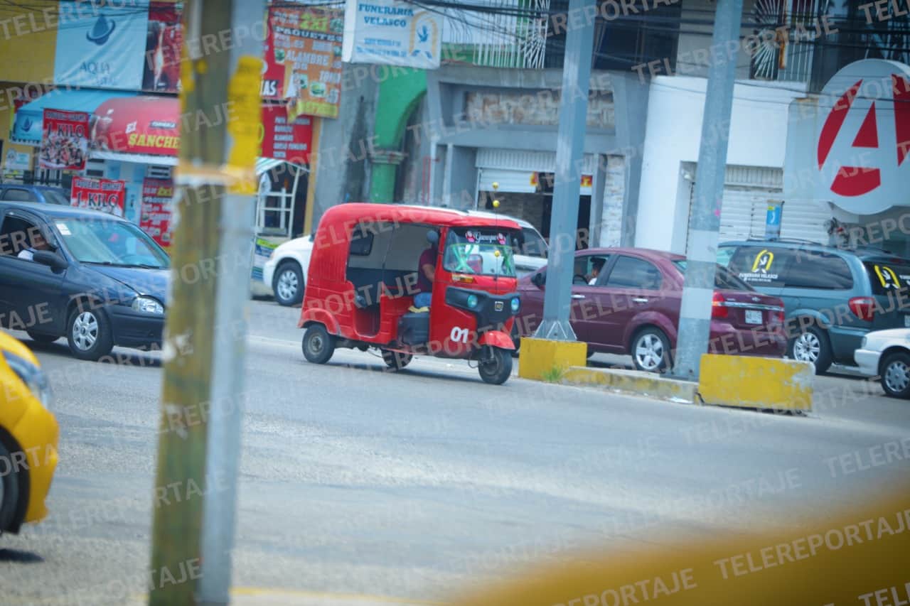 Pochimóviles en Tierra Colorada, un transporte que no conoce la ley Pochimóviles en Tierra Colorada, un transporte que no conoce la ley