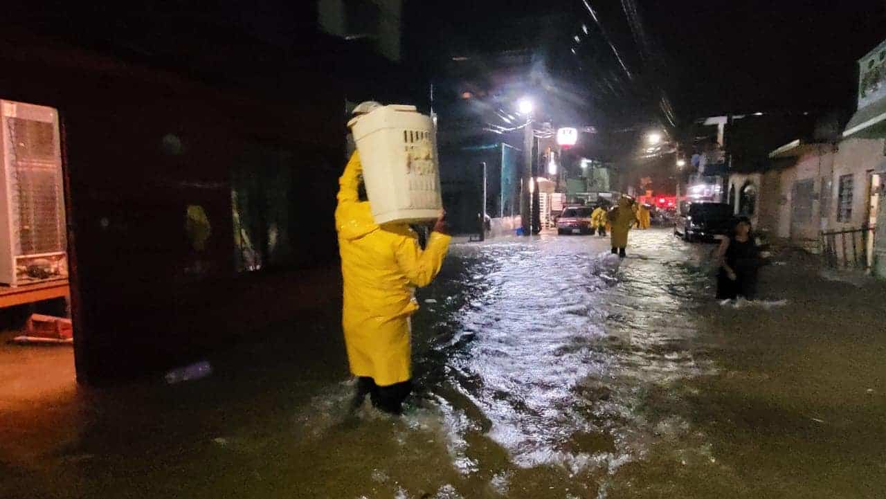 Se inundan primeras colonias en Macuspana Se inundan primeras colonias en Macuspana