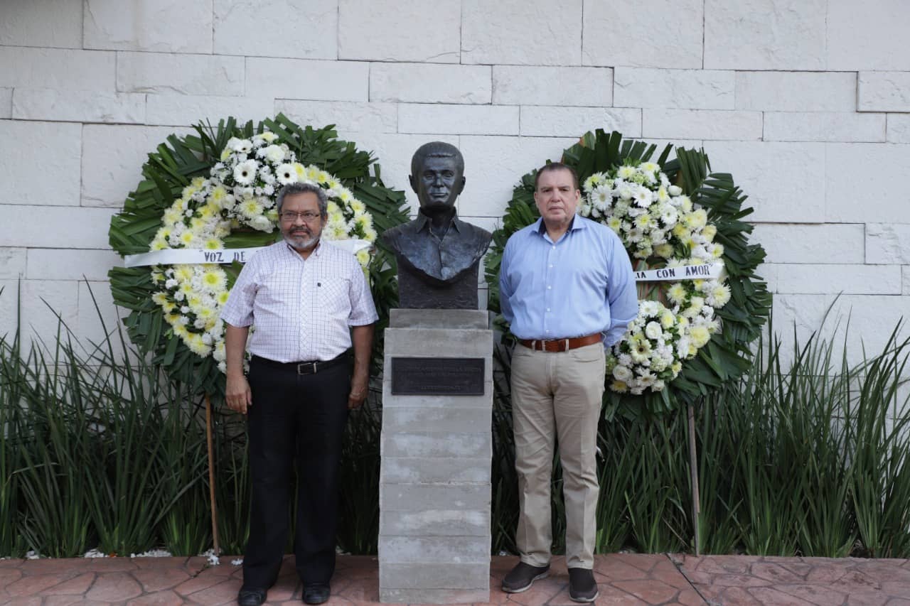 Recuerdan con ofrenda floral y guardia de honor a Chucho Sibilla a 100 años de su nacimiento Recuerdan con ofrenda floral y guardia de honor a Chucho Sibilla a 100 años de su nacimiento
