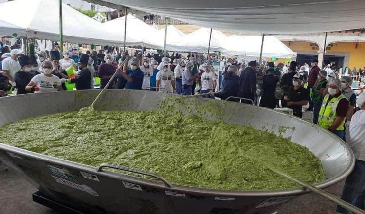 Peribán, Michoacán rompe récord Guinness del guacamole más grande del mundo