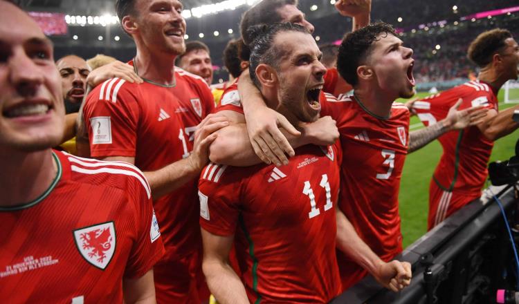 Estados Unidos y Gales empatan 1-1 con goles de Weah y Bale