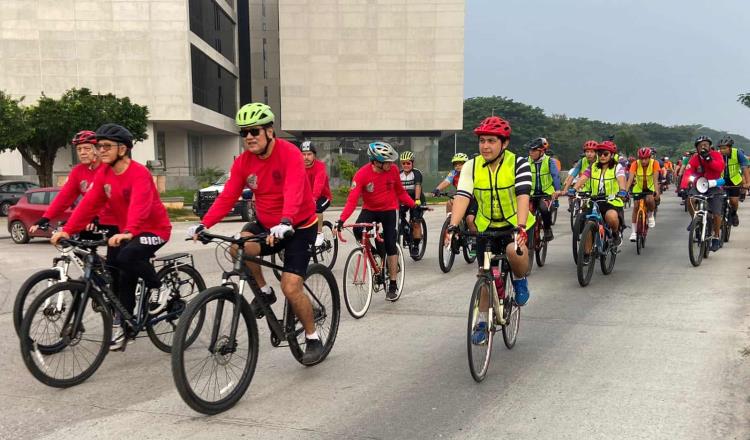 Reúne UJAT a más de 600 ciclistas en paseo recreativo por aniversario de fundación