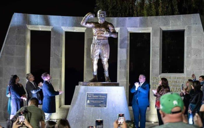 Homenajean a ‘Canelo’ con estatua en su lugar de crianza