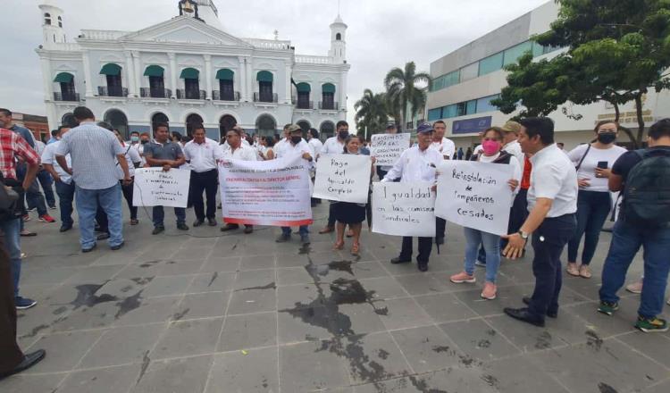 Protestan trabajadores del Cobatab; exigen el pago completo de su aguinaldo