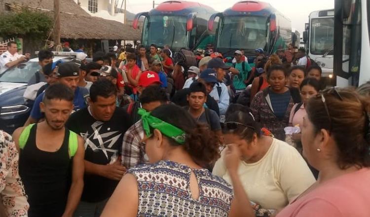 Rescatan a 180 migrantes transportados en hacinamiento en autobús de pasajeros en Sinaloa