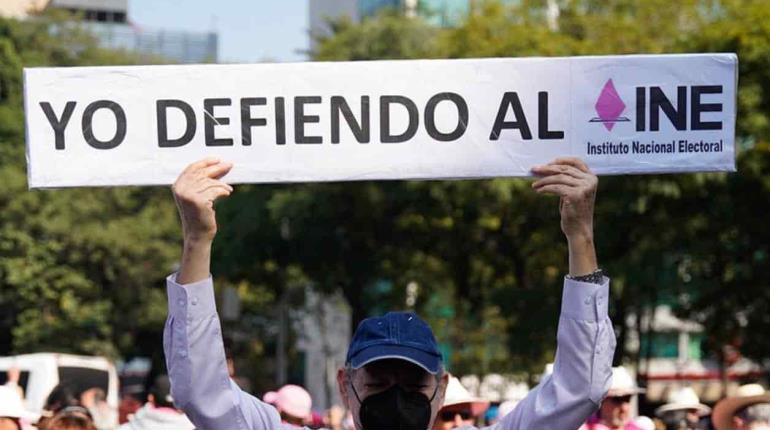 Convocatoria de AMLO para el 18 de marzo es respuesta a marcha del INE: PRD Nacional