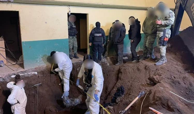 Localizan 12 cuerpos en fosa clandestina en Edomex
