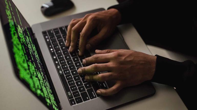 Denuncia Gobierno de México ante FGR "hackeo" de datos de periodistas