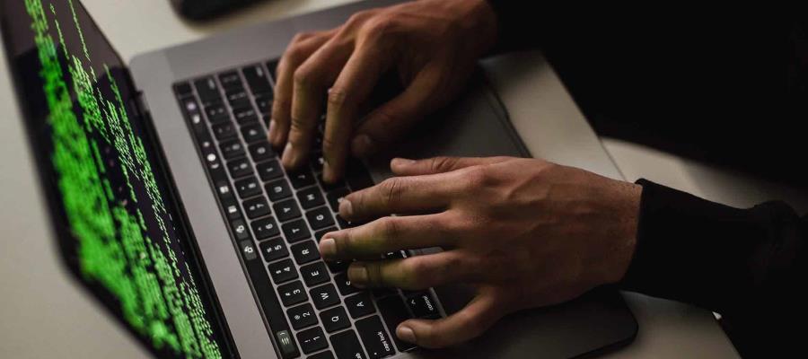 Denuncia Gobierno de México ante FGR "hackeo" de datos de periodistas