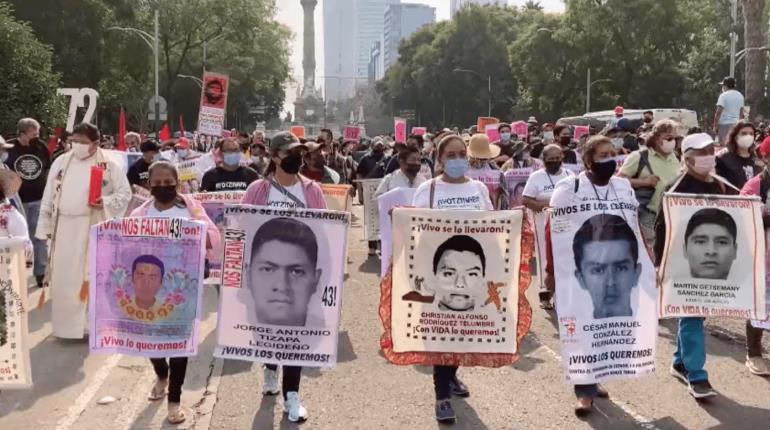 Ofrece Xóchitl a padres de normalistas hablarles con la verdad sobre Ayotzinapa