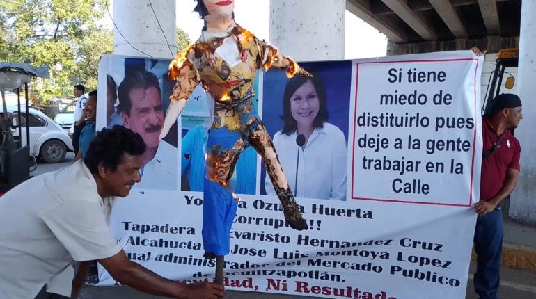 Locatarios de Ocuiltzapotlán queman en protesta figura de Yolanda Osuna