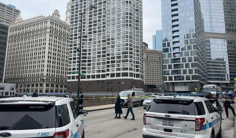 Reportan a mujer armada con rifle en Torre Trump en Chicago 