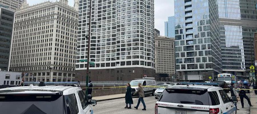 Reportan a mujer armada con rifle en Torre Trump en Chicago 