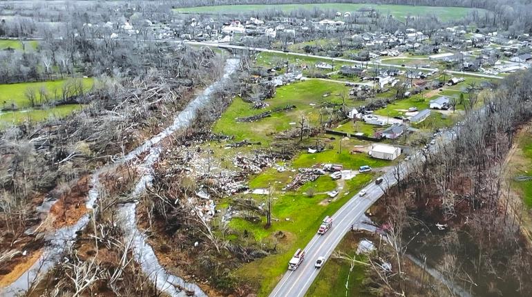 Confirman muerte de al menos 5 personas por tormenta con tornados en Missouri