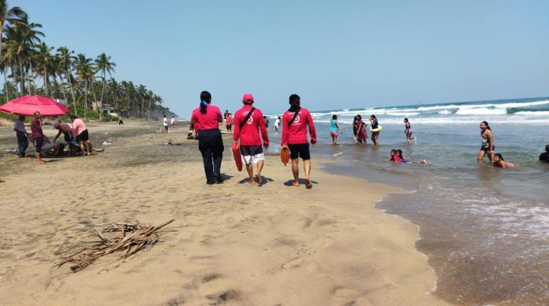 Izan bandera roja en playas de Paraíso por fuerte oleaje