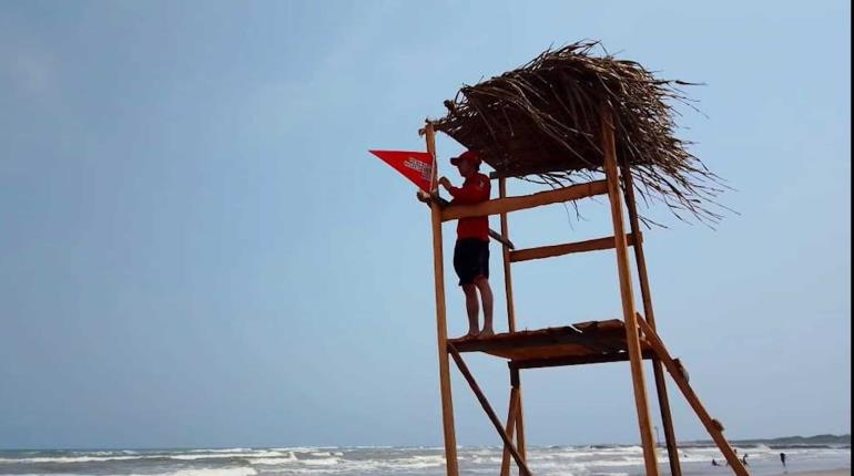 Alto oleaje en playas de Paraíso y Cárdenas arruina último día de vacaciones de Semana Santa