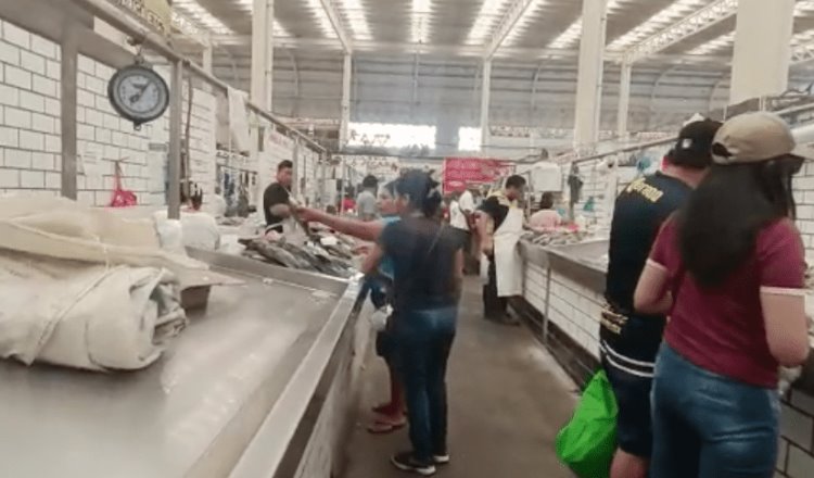 Jueves y viernes santo fueron los mejores días de venta de pescado en el Pino Suárez