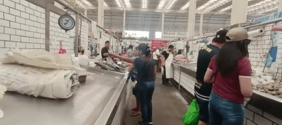 Jueves y viernes santo fueron los mejores días de venta de pescado en el Pino Suárez