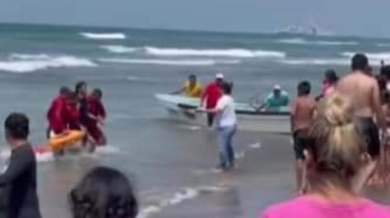 Adolescente es arrastrado por el mar en playa de Paraíso, pero es salvado por rescatistas