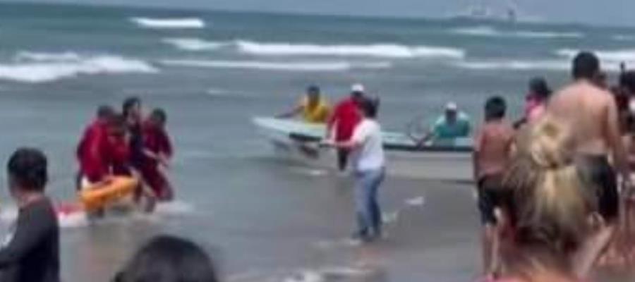 Adolescente es arrastrado por el mar en playa de Paraíso, pero es salvado por rescatistas