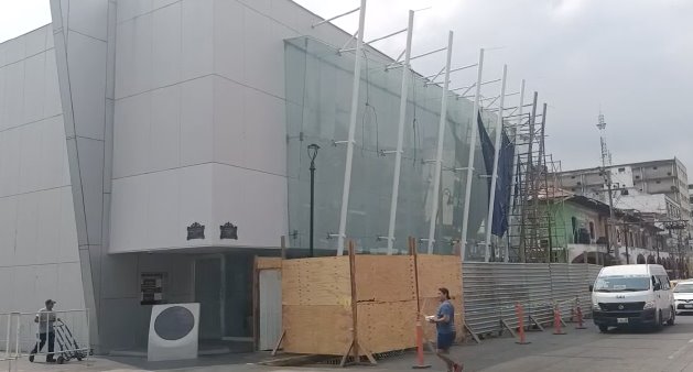 En dos semanas terminarían de remodelar la fachada principal del Centro cultural Villahermosa