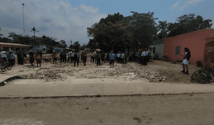 Pobladores detienen la construcción de hospital de Quintín Arauz