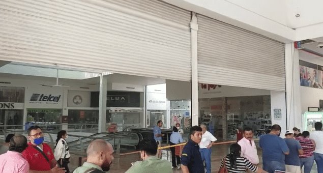 Evacúan Plaza Las Américas por conato de incendio