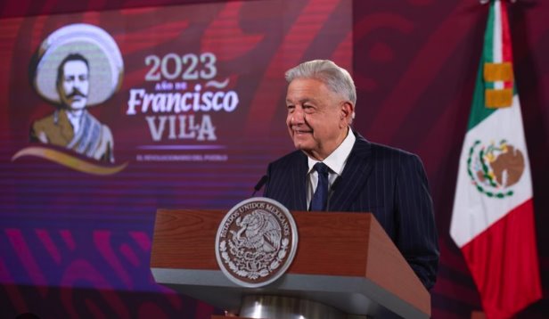 Celebra AMLO que Senado entregue Medalla Belisario Domínguez a Elena Poniatowska