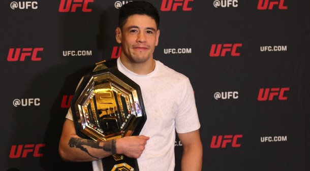 Brandon Moreno defenderá su título de peso mosca ante Alexandre Pantoja en la UFC