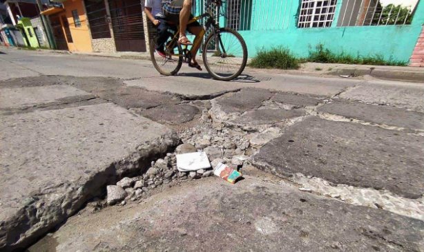 Tabasqueños desconocen Ley de Responsabilidad Patrimonial, pero han sido víctimas de baches y hundimientos