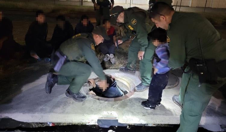 Rescatan a 9 migrantes de una alcantarilla en Laredo, Texas