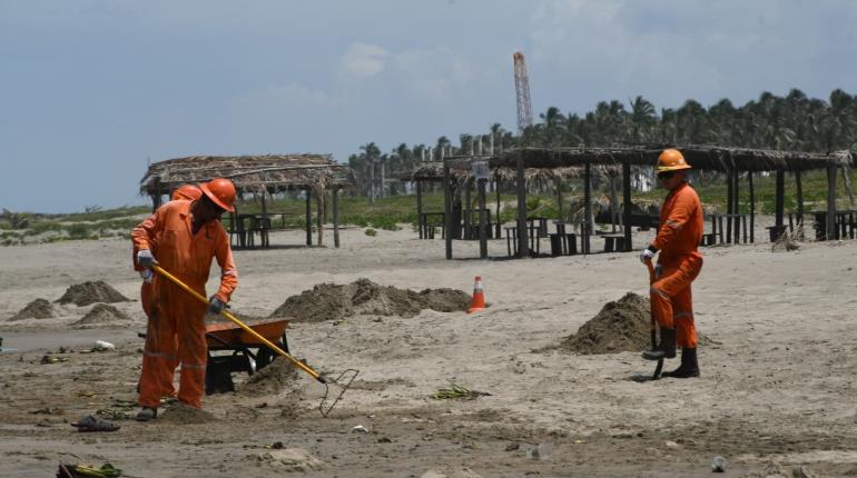 Estima Paraíso reabrir este viernes playas, tras retiro de grumos de petróleo