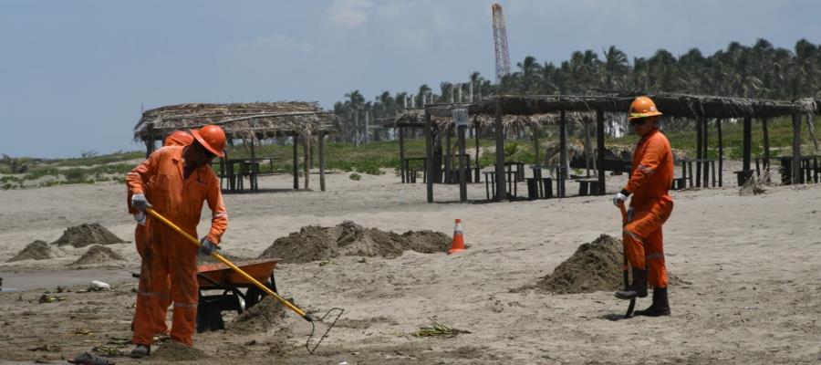 Estima Paraíso reabrir este viernes playas, tras retiro de grumos de petróleo