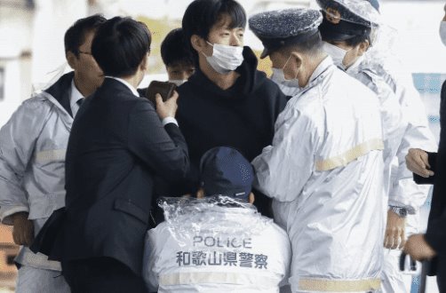 Primer ministro japonés es evacuado tras explosión previo a un discurso