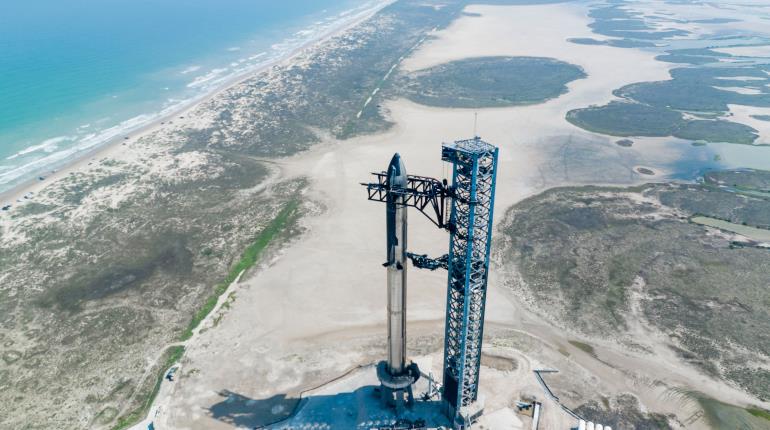 Iniciará pruebas de vuelo Starship, cohete de Elon Musk que llevará "a dar la vuelta a la luna"