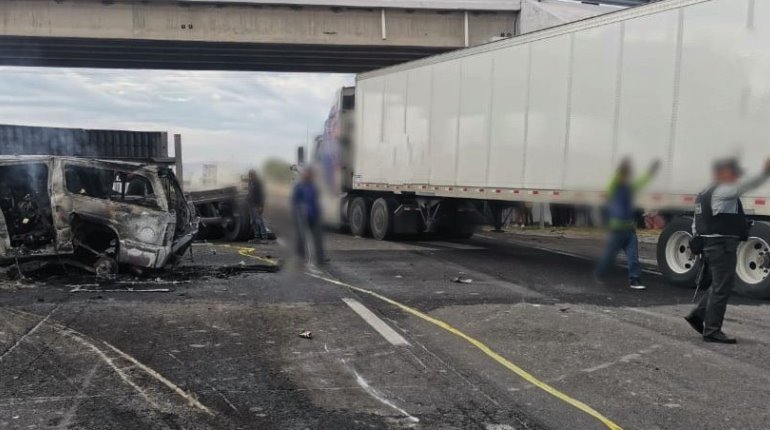 5 muertos, saldo del choque de camioneta con tráiler en San Luis Potosí