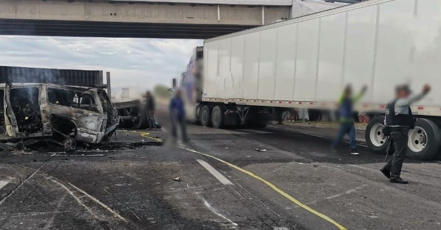 5 muertos, saldo del choque de camioneta con tráiler en San Luis Potosí