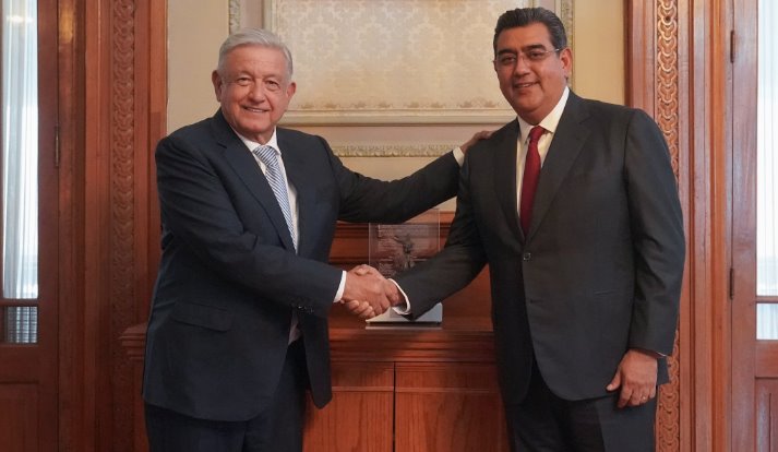 Recibe AMLO al Gobernador de Puebla en Palacio Nacional