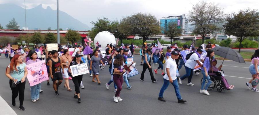 A un año de la muerte de Debanhi, familiares y amigos marchan para exigir justicia