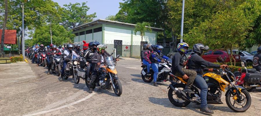 Con asistencia de 200 "bikers", Sedena realiza Primera Rodada Motociclista en Centro