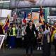 "¡Dejen de difamar a su santidad!", reclaman tibetanos desde París en apoyo al Dalái lama